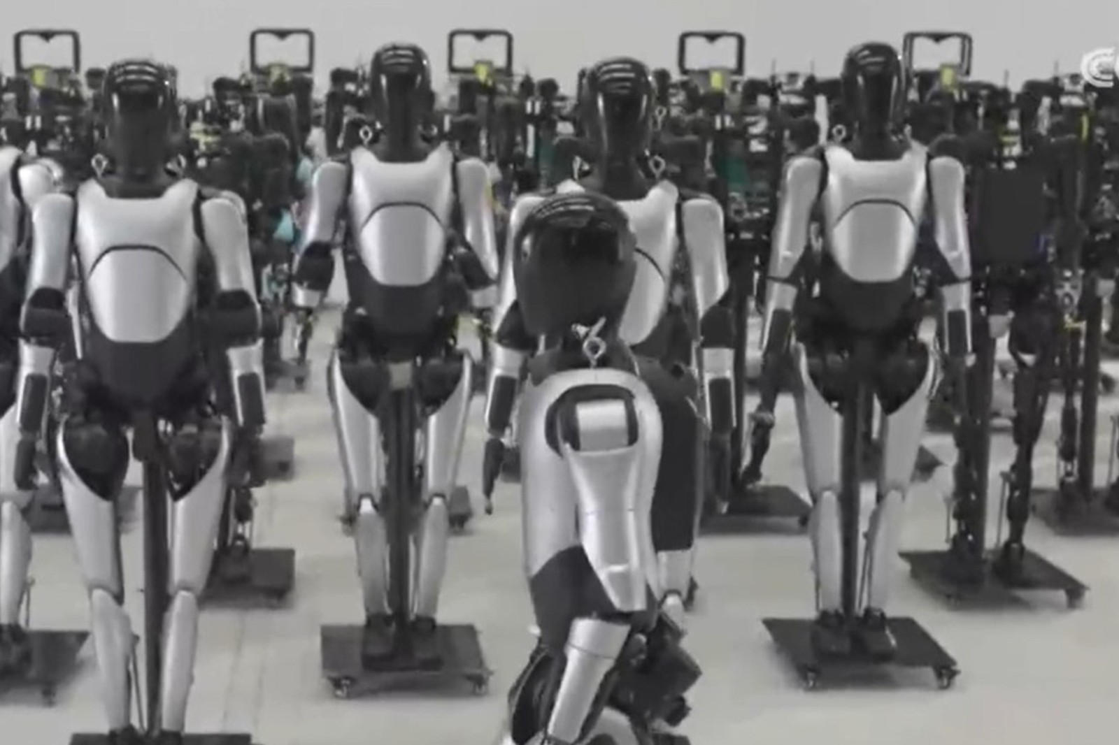 央视报道！揭秘G22恒峰机器人量产超级工厂